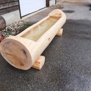 bassin à eau en bois