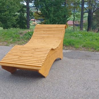 chaise longue en bois