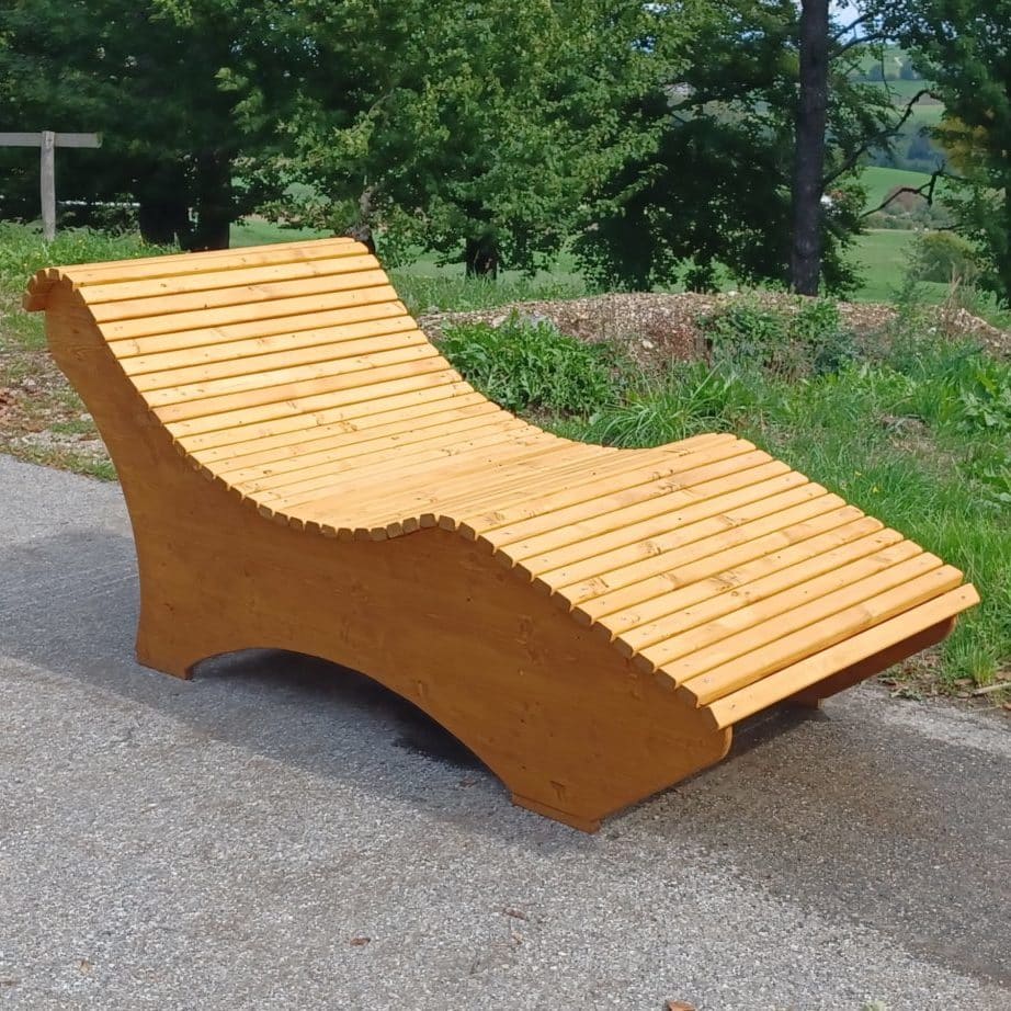 chaise longue en bois