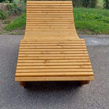chaise longue en bois